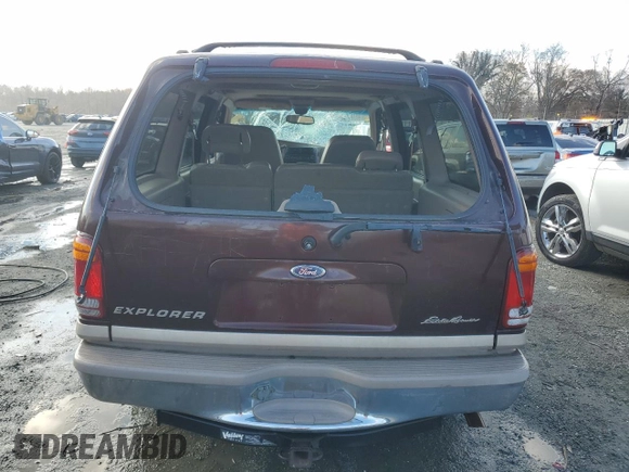 2000 Ford Explorer Eddie Bauer z VIN 1FMZU74E6YUB37521, wystawiony jako Copart lot #85994294 z przebiegiem 126 348 mil mil oraz Szkoda całkowita • Salvage title. Historia ofert i sprzedaży dostępna na DreamBid. Obrazek 6.