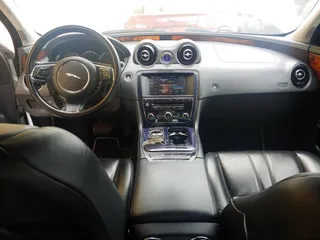 2013 Jaguar XJ with VIN SAJWJ1CD7D8V49599, listed as a Copart auction lot 54008915 with 133,163 mi miles and Clean Title. Bid and sale history available at carsss.com. Image 9.