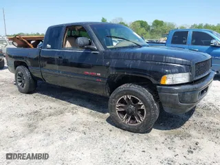 1998 Dodge Ram 1500 with VIN 3B7HF13Y8WG160320, listed as a IAAI auction lot 41970765 with 122,149 mi miles. Bid and sale history available at carsss.com. Image 1.