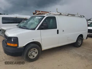 2015 Chevrolet Express Cargo z VIN 1GCWGFCF4F1230815, wystawiony jako Copart lot #60942305 z przebiegiem 185 018 mil mil oraz Czysty tytuł • Clean title. Historia ofert i sprzedaży dostępna na DreamBid. Obrazek 1.
