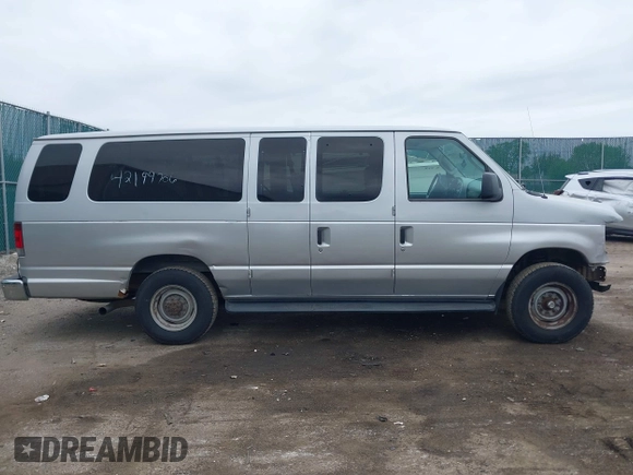 2008 Ford Econoline Passenger XL z VIN 1FBSS31L18DB21867, wystawiony jako IAAI lot #42199706 z przebiegiem Nie podano mil oraz . Historia ofert i sprzedaży dostępna na DreamBid. Obrazek 13.