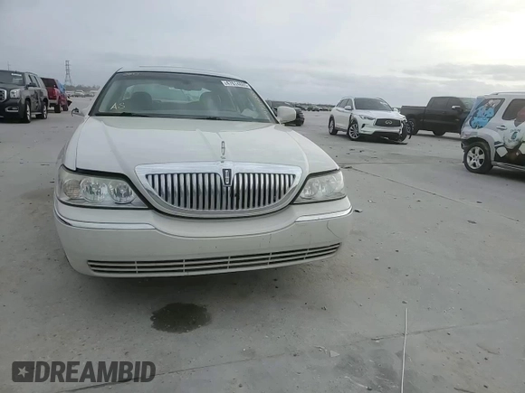 2006 Lincoln Town Car Signature Limited z VIN 1LNHM82V26Y632499, wystawiony jako Copart lot #47614885 z przebiegiem 99 009 mil mil oraz Szkody całkowita. Historia ofert i sprzedaży dostępna na DreamBid. Obrazek 11.