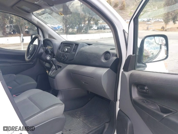 2015 Nissan NV200 SV with VIN 3N6CM0KNXFK705753, listed as a IAAI auction lot 41787976 with 208,539 mi miles. Bid and sale history available at carsss.com. Image 5.