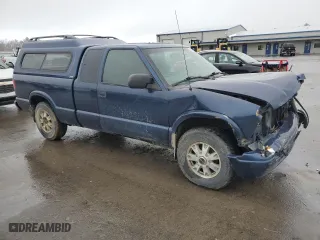 2002 GMC Sonoma SLS with VIN 1GTDT19W328211297, listed as a Copart auction lot 46692385 with 0 mi miles and Salvage Title. Bid and sale history available at carsss.com. Image 4.