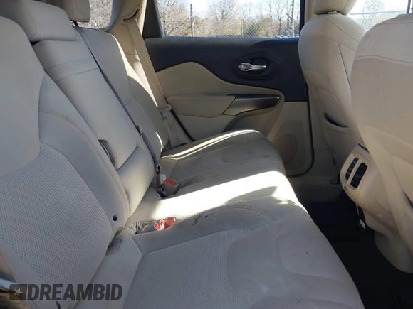 2019 Jeep Cherokee Latitude z VIN 1C4PJLCX3KD353480, wystawiony jako IAAI lot #41305389 z przebiegiem 88 326 mil mil oraz . Historia ofert i sprzedaży dostępna na DreamBid. Obrazek 8.