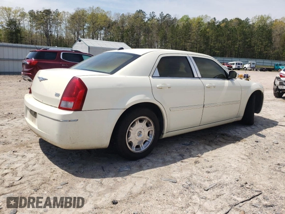 2005 Chrysler 300 with VIN 2C3JA53G45H174992, listed as a Copart auction lot 52965775 with 233,417 mi miles and Clean Title. Bid and sale history available at carsss.com. Image 3.