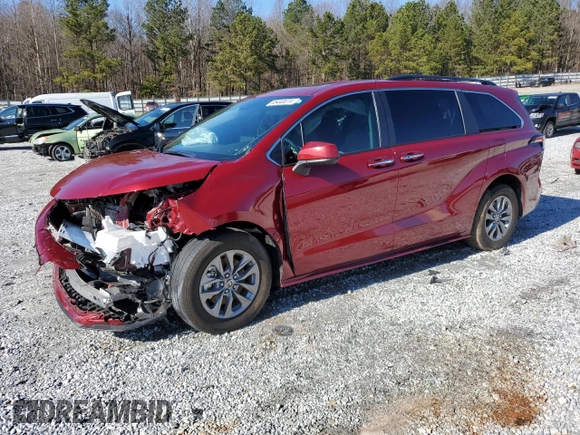 2022 Toyota Sienna XLE with VIN 5TDYRKEC8NS130037, listed as a Copart auction lot 85440074 with 31,357 mi miles and Salvage Title. Bid and sale history available at carsss.com. Image 1.