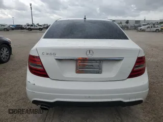 2013 Mercedes-Benz C 250 Sport с VIN WDDGF4HBXDR282357, выставлен на аукционе Copart как лот 61191975 с пробегом 73 832 миль миль и На запчасти • Non repairable. История ставок и продаж доступна на DreamBid. Изображение 6.