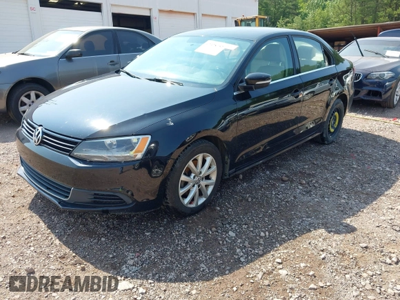 2013 Volkswagen Jetta SE with VIN 3VWDX7AJ8DM285270, listed as a IAAI auction lot 42328752 with 181,942 mi miles and . Bid and sale history available at DreamBid. Image 2.