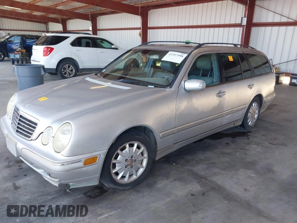 2001 Mercedes-Benz E 320 z VIN WDBJH65JX1B279172, wystawiony jako IAAI lot #42397998 z przebiegiem 211 685 mil mil oraz . Historia ofert i sprzedaży dostępna na DreamBid. Obrazek 2.