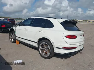 2022 Bentley Bentayga V8 z VIN SJAAM2ZV2NC013035, wystawiony jako IAAI lot #41487773 z przebiegiem 35 500 mil mil oraz . Historia ofert i sprzedaży dostępna na DreamBid. Obrazek 3.