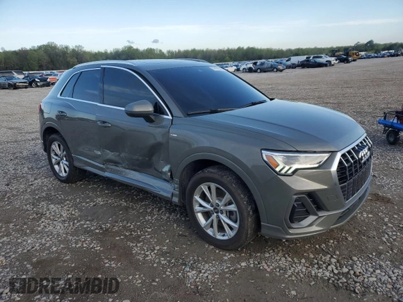2023 Audi Q3 S line Premium z VIN WA1DECF35P1094199, wystawiony jako Copart lot #52099525 z przebiegiem 50 304 mil mil oraz Szkody całkowita. Historia ofert i sprzedaży dostępna na DreamBid. Obrazek 4.