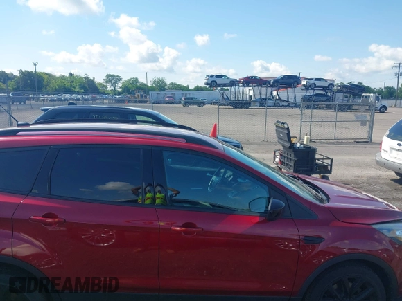 2017 Ford Escape SE z VIN 1FMCU9GD4HUA10240, wystawiony jako IAAI lot #42392522 z przebiegiem 82 325 mil mil oraz . Historia ofert i sprzedaży dostępna na DreamBid. Obrazek 13.