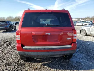 2016 Jeep Patriot Latitude z VIN 1C4NJPFAXGD640313, wystawiony jako Copart lot #41603235 z przebiegiem 112 119 mil mil oraz Szkoda całkowita • Salvage title. Historia ofert i sprzedaży dostępna na DreamBid. Obrazek 6.