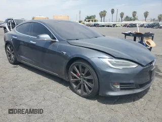 2018 Tesla Model S 75D with VIN 5YJSA1E40JF297040, listed as a Copart auction lot 57997045 with 113,503 mi miles and Salvage title. Bid and sale history available at DreamBid. Image 4.