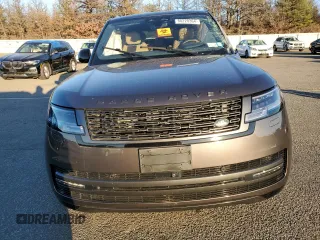 2024 Land Rover Range Rover SE z VIN SALKP9E97RA227153, wystawiony jako Copart lot #80220364 z przebiegiem Nie podano mil oraz Szkoda całkowita • Salvage title. Historia ofert i sprzedaży dostępna na DreamBid. Obrazek 5.