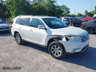 2013 Toyota Highlander with VIN 5TDZK3EH2DS098534, listed as a IAAI auction lot 41890105 with 210,548 mi miles. Bid and sale history available at carsss.com. Image 1.