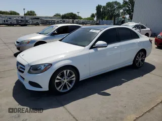2015 Mercedes-Benz C 300 z VIN 55SWF4JB7FU066375, wystawiony jako Copart lot #56979305 z przebiegiem 107 032 mil mil oraz Szkoda całkowita • Salvage title. Historia ofert i sprzedaży dostępna na DreamBid. Obrazek 1.