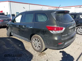 2016 Nissan Pathfinder S z VIN 5N1AR2MN4GC646951, wystawiony jako IAAI lot #41411060 z przebiegiem 121 690 mil mil oraz . Historia ofert i sprzedaży dostępna na DreamBid. Obrazek 3.