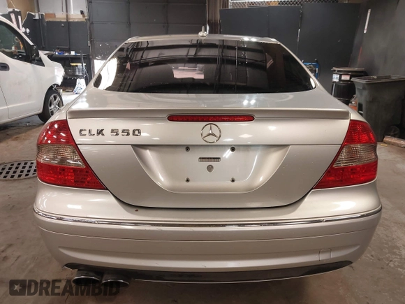 2009 Mercedes-Benz CLK 550 z VIN WDBTJ72H09F265130, wystawiony jako IAAI lot #42436761 z przebiegiem 133 527 mil mil oraz . Historia ofert i sprzedaży dostępna na DreamBid. Obrazek 16.