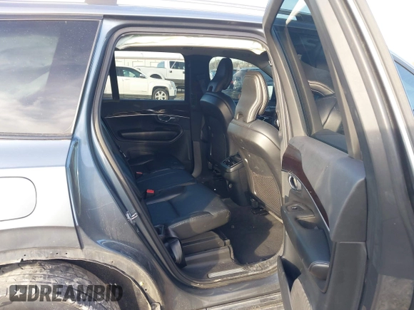 2019 Volvo XC90 Momentum with VIN YV4102PK0K1419547, listed as a IAAI auction lot 41501474 with 39,227 mi miles. Bid and sale history available at carsss.com. Image 8.