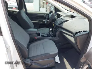 2018 Ford Escape S z VIN 1FMCU0F7XJUB36437, wystawiony jako IAAI lot #42248034 z przebiegiem 50 686 mil mil oraz . Historia ofert i sprzedaży dostępna na DreamBid. Obrazek 5.