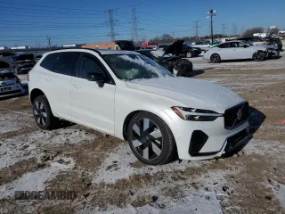 2024 Volvo XC60 Recharge Plug-In Hybrid Plus Dark Theme with VIN YV4H60DL4R1828689, listed as a Copart auction lot 88291785 with 1,037 mi miles and Salvage Title. Bid and sale history available at carsss.com. Image 4.