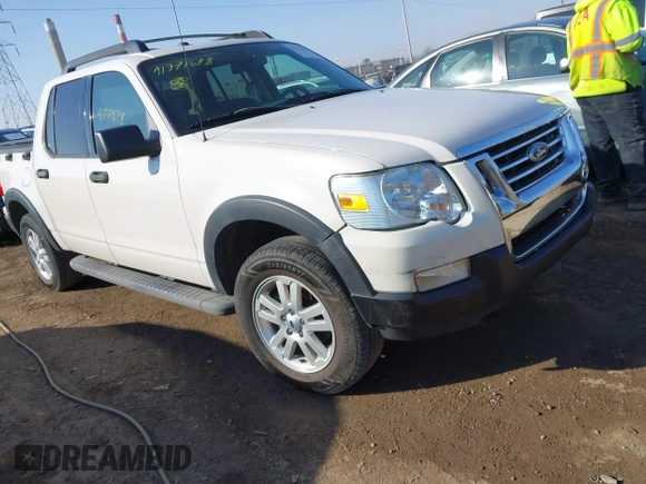 2010 Ford Explorer Sport Trac XLT z VIN 1FMEU3BE4AUA31407, wystawiony jako IAAI lot #41771678 z przebiegiem 105 988 mil mil oraz . Historia ofert i sprzedaży dostępna na DreamBid. Obrazek 1.