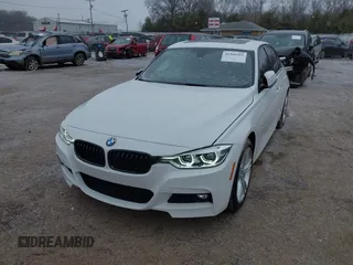 2018 BMW 3 Series 330i xDrive z VIN WBA8D9C51JEM33833, wystawiony jako IAAI lot #41565351 z przebiegiem 31 729 mil mil oraz . Historia ofert i sprzedaży dostępna na DreamBid. Obrazek 18.