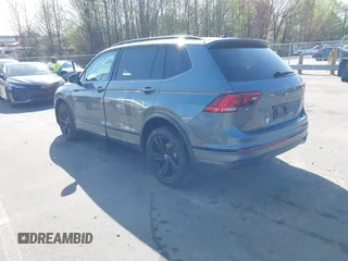 2024 Volkswagen Tiguan SE R-Line Black z VIN 3VV8B7AX0RM231879, wystawiony jako IAAI lot #41924255 z przebiegiem 1 098 mil mil oraz . Historia ofert i sprzedaży dostępna na DreamBid. Obrazek 3.