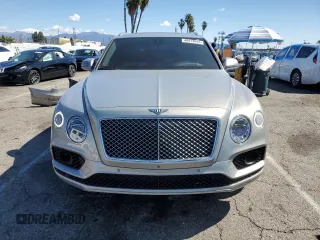 2018 Bentley Bentayga Signature z VIN SJAAC4ZV0JC020171, wystawiony jako Copart lot #48413645 z przebiegiem 76 196 mil mil oraz Szkody całkowita. Historia ofert i sprzedaży dostępna na DreamBid. Obrazek 5.