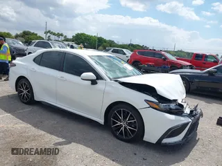 2022 Toyota Camry SE with VIN 4T1G11AK9NU659417, listed as a IAAI auction lot 41733094 with 74,054 mi miles. Bid and sale history available at carsss.com. Image 1.