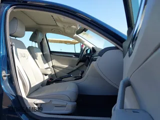2018 Volkswagen Passat SE z VIN 1VWBA7A3XJC038887, wystawiony jako IAAI lot #42084936 z przebiegiem 62 857 mil mil oraz . Historia ofert i sprzedaży dostępna na DreamBid. Obrazek 5.