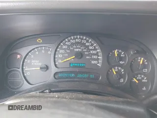 2005 Chevrolet Suburban Z71 with VIN 3GNFK16Z25G166692, listed as a IAAI auction lot 41825734 with 204,357 mi miles. Bid and sale history available at carsss.com. Image 7.