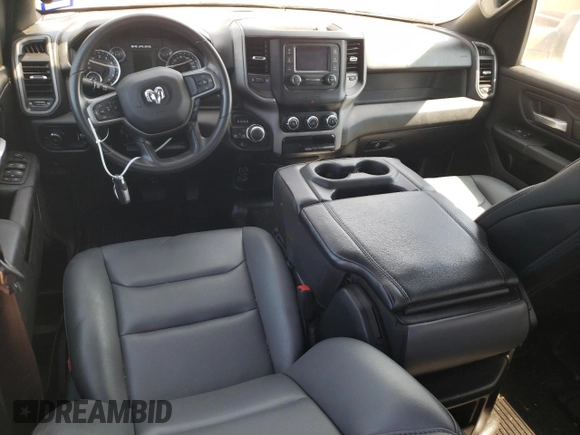 2024 Ram 1500 Tradesman z VIN 1C6SRFGT6RN121396, wystawiony jako Copart lot #75023444 z przebiegiem 25 517 mil mil oraz Szkoda całkowita • Salvage title. Historia ofert i sprzedaży dostępna na DreamBid. Obrazek 8.