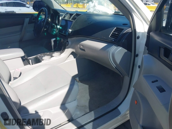 2008 Toyota Highlander Sport z VIN JTEDS43A082028979, wystawiony jako IAAI lot #42312859 z przebiegiem Nie podano mil oraz . Historia ofert i sprzedaży dostępna na DreamBid. Obrazek 5.