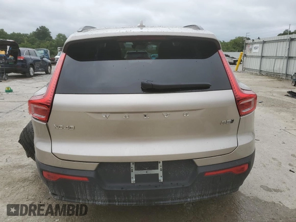 2024 Volvo XC40 Ultimate Dark Theme z VIN YV4L12UM1R2281761, wystawiony jako Copart lot #65295704 z przebiegiem 6 113 mil mil oraz Szkoda całkowita • Salvage title. Historia ofert i sprzedaży dostępna na DreamBid. Obrazek 6.