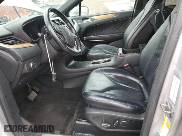 2015 Lincoln MKC z VIN 5LMCJ2A94FUJ10689, wystawiony jako Copart lot #49952045 z przebiegiem 128 040 mil mil oraz Szkoda całkowita • Salvage title. Historia ofert i sprzedaży dostępna na DreamBid. Obrazek 7.