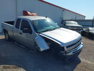 2010 Chevrolet Silverado 1500 LT with VIN 1GCSKSE31AZ221654, listed as a IAAI auction lot 40564208 with 239,609 mi miles. Bid and sale history available at carsss.com. Image 1.