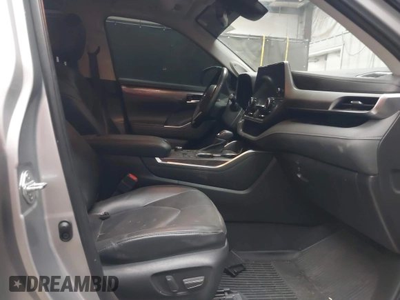 2023 Toyota Highlander L z VIN 5TDKDRBH5PS519850, wystawiony jako IAAI lot #42068525 z przebiegiem 31 367 mil mil oraz . Historia ofert i sprzedaży dostępna na DreamBid. Obrazek 5.
