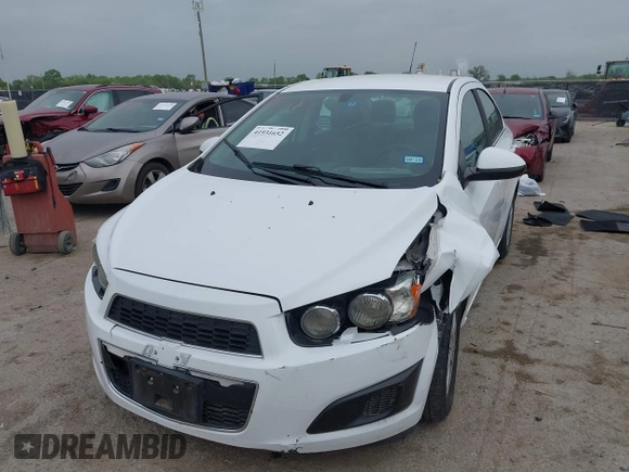 2015 Chevrolet Sonic LT z VIN 1G1JC5SH7F4112395, wystawiony jako IAAI lot #41931652 z przebiegiem 131 610 mil mil oraz . Historia ofert i sprzedaży dostępna na DreamBid. Obrazek 17.