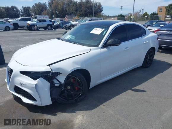 2019 Alfa Romeo Giulia z VIN ZARFAMAN4K7621122, wystawiony jako IAAI lot #41934779 z przebiegiem 57 246 mil mil oraz . Historia ofert i sprzedaży dostępna na DreamBid. Obrazek 17.