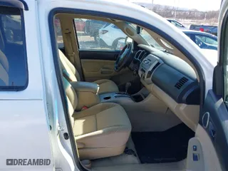 2011 Toyota Tacoma with VIN 3TMLU4EN0BM064052, listed as a IAAI auction lot 41423819 with 185,729 mi miles. Bid and sale history available at carsss.com. Image 5.