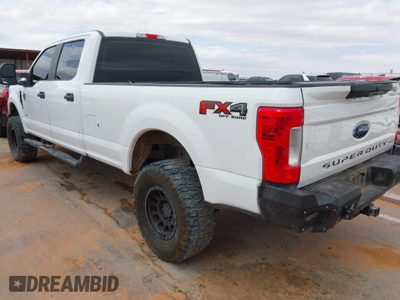 2017 Ford Super Duty F-250 SRW Lariat with VIN 1FT7W2B64HEB28332, listed as a IAAI auction lot 41956230 with 272,380 mi miles. Bid and sale history available at carsss.com. Image 3.