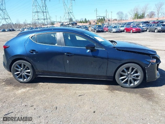 2019 Mazda Mazda3 Hatchback w/Preferred Pkg with VIN JM1BPAMM7K1116543, listed as a IAAI auction lot 41842694 with NaN miles. Bid and sale history available at carsss.com. Image 14.