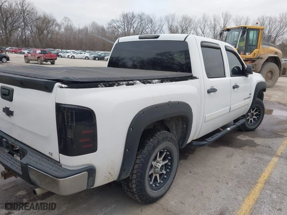 2007 Chevrolet Silverado 1500 LT w/1LT with VIN 3GCEK13397G532557, listed as a IAAI auction lot 41500202 with 216,911 mi miles. Bid and sale history available at carsss.com. Image 4.