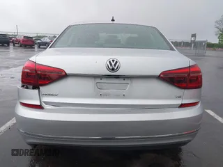 2017 Volkswagen Passat S z VIN 1VWAT7A38HC064419, wystawiony jako IAAI lot #42156027 z przebiegiem 81 062 mil mil oraz . Historia ofert i sprzedaży dostępna na DreamBid. Obrazek 16.