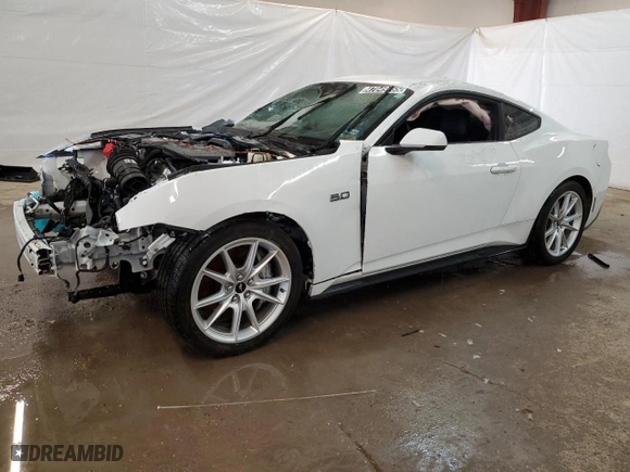 2024 Ford Mustang GT with VIN 1FA6P8CF2R5400362, listed as a Copart auction lot 47049165 with 5,472 mi miles and Clean Title. Bid and sale history available at carsss.com. Image 1.