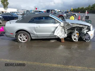 2014 Ford Mustang V6 с VIN 1ZVBP8EM9E5316695, выставлен на аукционе IAAI как лот 41778042 с пробегом 75 439 миль миль и . История ставок и продаж доступна на DreamBid. Изображение 13.