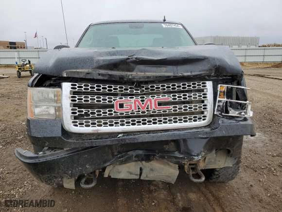 2011 GMC Sierra 2500HD Denali with VIN 1GT125C89BF264055, listed as a Copart auction lot 76407454 with 211,776 mi miles and Salvage Title. Bid and sale history available at carsss.com. Image 5.